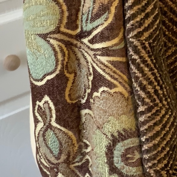 Carole Kyle Fabric Caryall with Flowered Handles- Top Zipper & 2 Pockets - Picture 4 of 8